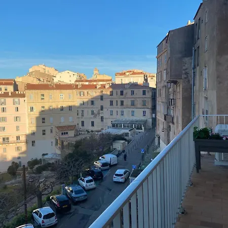 1 Avec Vue Sur Le Port