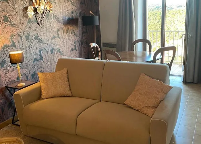 1 Avec Vue Sur Le Port